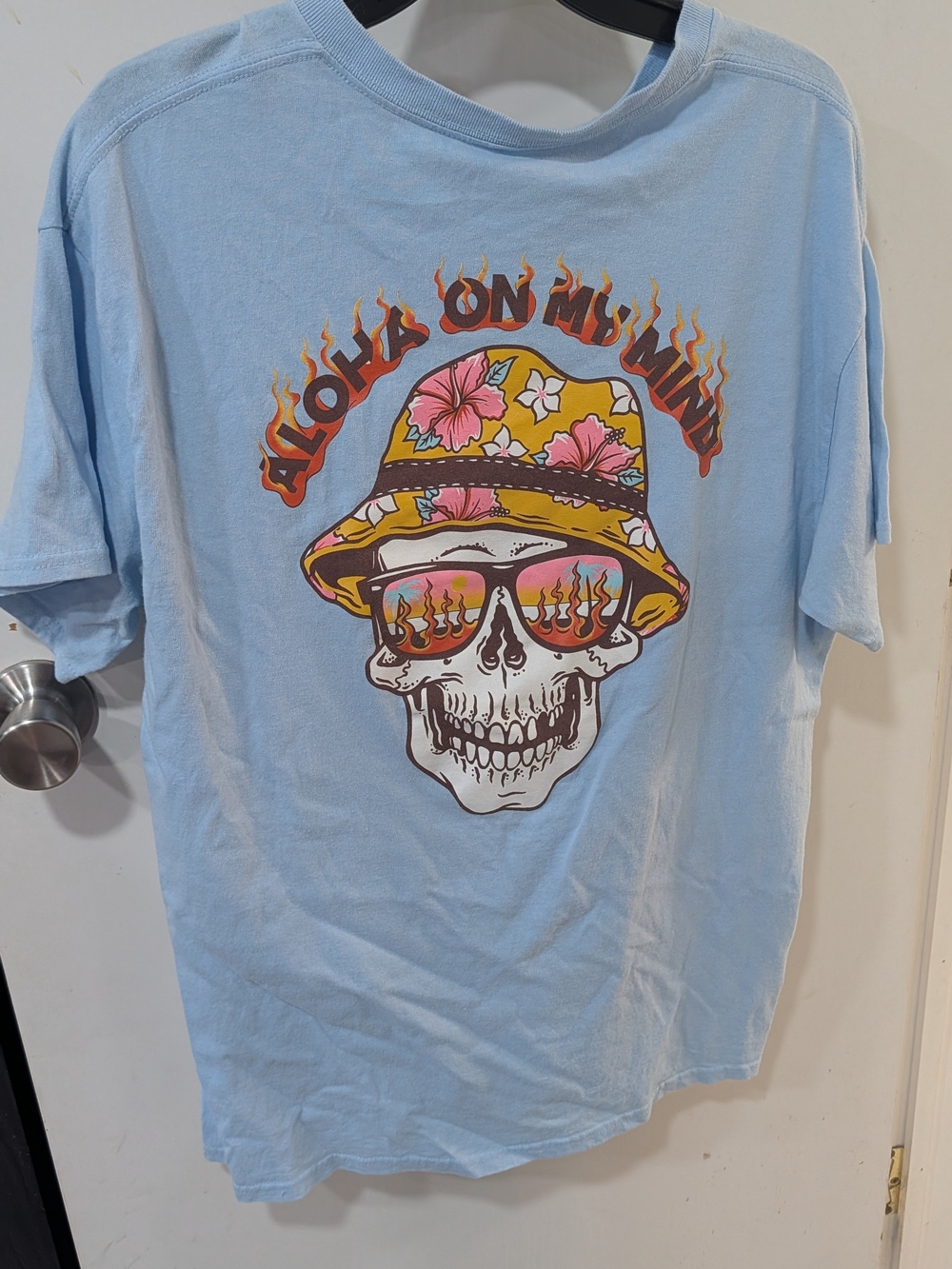Light Blue Skull Graphic Short Sleeve Tee with Floral Bucket Hat